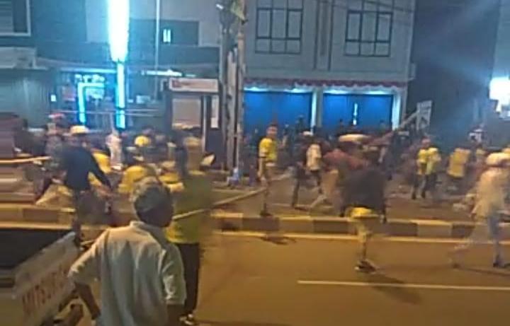 bentrok antar suporter persikota