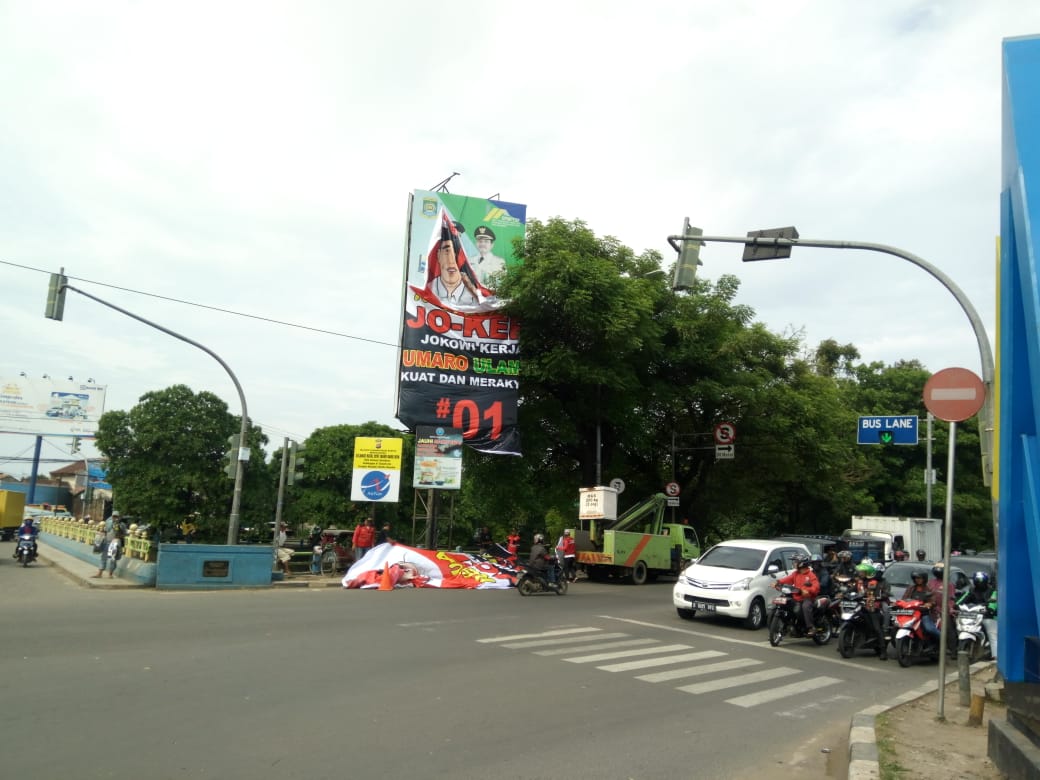 baliho paslon presiden