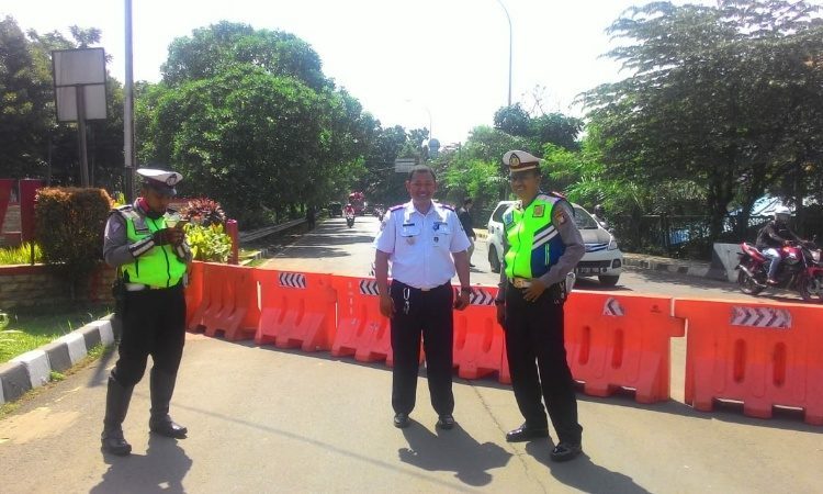 U-Turn Lampu Merah Benteng Betawi Kota Tangerang