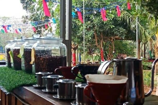 Jajanan jadul di Saung Banksasuci Tangerang