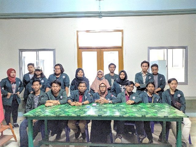 mahasiswa universitas Raharja