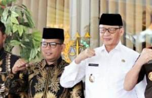 Gubernur Banten Wahidin Halim (kanan) dan Ketua DPRD Banten Andra Soni