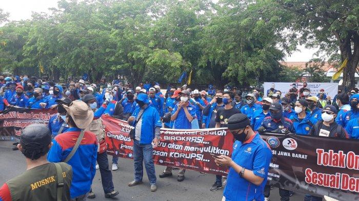 Buruh Di Depan Gedung Dppd Kota Bekasi Selasa 6102020