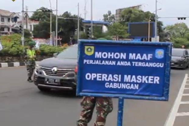 Razia Protokol Kesehatan Di Jalur Puncak Netizen Kok Petugas Pakai Masker Scuba Flo