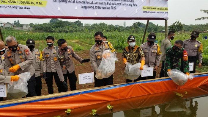Kapolda Metro Jaya Irjen Pol Nana Sudjana Panen Raya Di Kota Tangerang Kamis 19112020