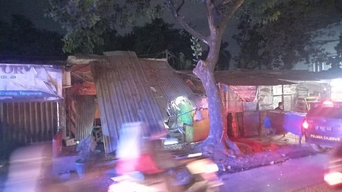 polisi mengamankan bentrok ormas fbr vs pemuda pancasila di ciledug tangerang 1 169